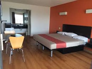 Standard Room, 1 King Bed, Accessible, Non Smoking