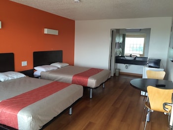Standard Room, 2 Queen Beds, Smoking