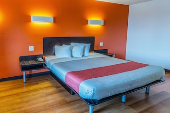 Standard Room, 1 King Bed, Accessible, Non Smoking