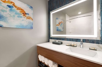 Deluxe Room, 2 Queen Beds, Accessible, Non Smoking (Mobility)