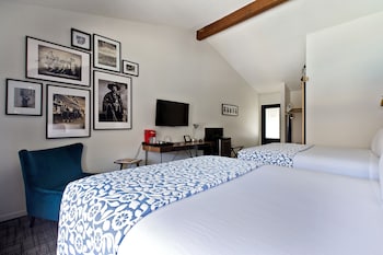 Superior Room, 2 Queen Beds, Patio or Balcony, Pool view