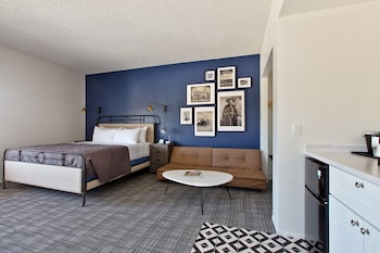 Premium Room, 1 King Bed, Second Floor