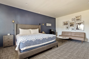 Premium Room, 1 King Bed, Second Floor