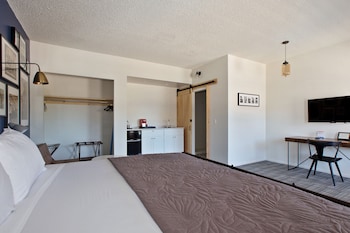 Premium Room, 1 King Bed, Second Floor