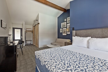 Superior Room, 1 Queen Bed, Balcony, Pool View