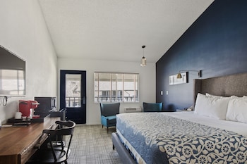 Courtyard Room, 1 King Bed