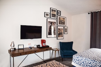 Superior Room, 2 Queen Beds, Patio or Balcony, Pool view
