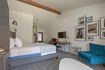 Courtyard Room, 1 King Bed