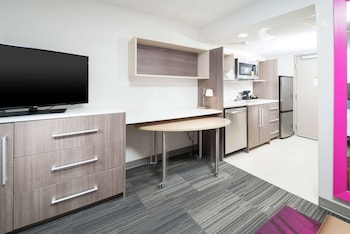 Studio, 2 Queen Beds, Accessible, Bathtub