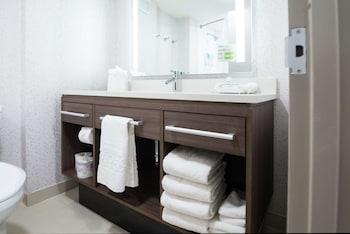 Studio, 2 Queen Beds, Accessible, Bathtub