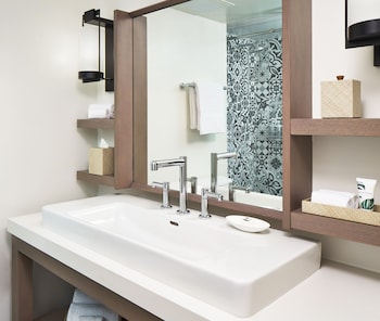 Junior Suite, 1 Queen Bed, Accessible (Mobility & Hearing, Roll-In Shower)