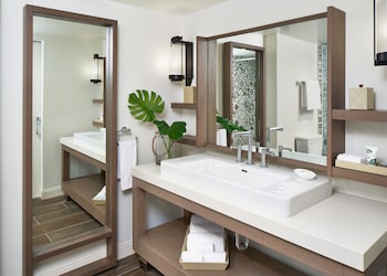Room, 2 Queen Beds, Accessible, Bathtub (Waterfront)