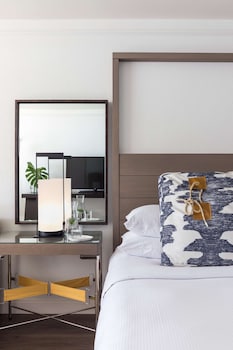 Room, 2 Queen Beds (Partial Waterfront)
