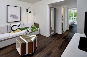 Junior Suite, 1 Queen Bed, Accessible (Mobility & Hearing, Roll-In Shower)