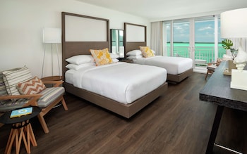 Room, 2 Queen Beds, Accessible, Bathtub (Waterfront)