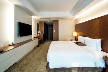 Premium Room, 1 King Bed (Breakfast for 1 Included)