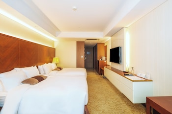 Premium Family Twin with Bathtub
