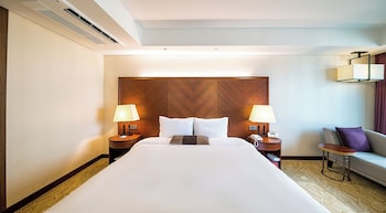 Premium Room, 1 King Bed (Parking for 1 vehicle included)