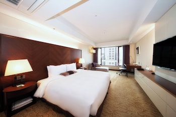 Premium Room, 1 King Bed (Breakfast for 1 Included)