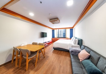 Residence Twin - [Hot Deal] Check-in at 5PM/ Check-out at 9AM / No Consecutive Nights