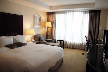 Premium Room, 1 Queen Bed (Parking for 1 vehicle included)