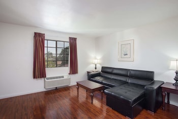 Upgraded, Suite, 1 King Bed with Sofa bed, Non Smoking