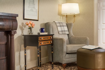 Deluxe Room, 1 King Bed