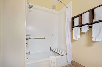 Room, 1 Queen Bed, Accessible, Non Smoking (Mobility/Hearing, Bathtub w/Grab Bars)
