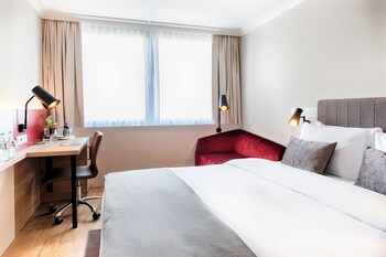 Standard Room, 1 Queen Bed