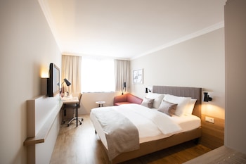 Standard Room, 1 Queen Bed