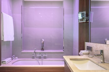 Suite, 1 King Bed (Crowne Plaza)