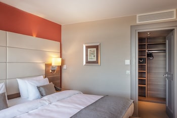 Suite, 1 King Bed (Crowne Plaza)
