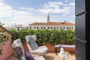 Panoramic Suite, Terrace, Lagoon View (Top Floor)