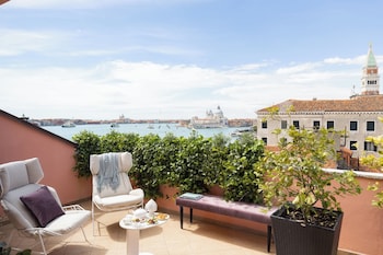 Panoramic Suite, Terrace, Lagoon View (Top Floor)