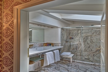 Signature Suite, Lagoon View (Jules Verne)
