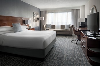 Room, 1 Queen Bed (Mobility Accessible, Tub)
