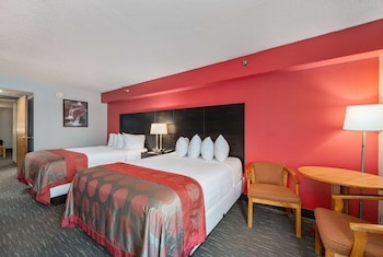 Suite, 1 Bedroom, Non Smoking, Poolside (2 Queen Beds - First Floor)