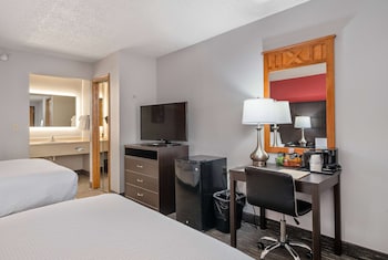 Room, 2 Queen Beds, Non Smoking