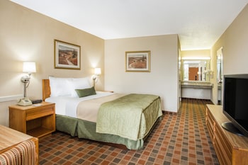 Room, 1 Queen Bed, Mobility Accessible, Non Smoking (Mobility, Roll-in Shower)