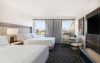 Deluxe Room, 2 Queen Beds, City View