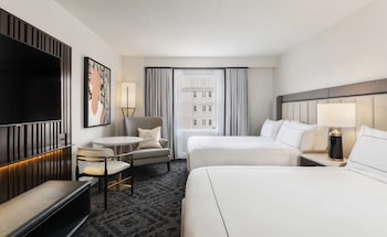 Room, 2 Queen Beds, Accessible (Mobility, Roll-In Shower)