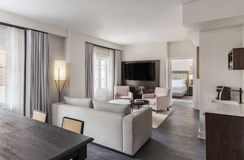 Suite, 1 Bedroom, Pool View