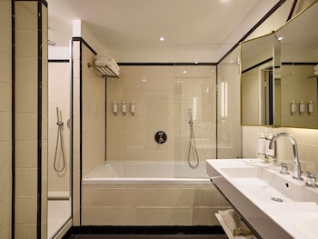 Junior Suite, Multiple Beds (Lounge)