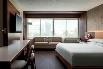 Room, 1 King Bed (Mobility/Hearing Accessible, Tub)