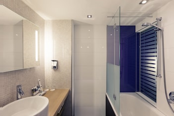 Luxury Room, Bathtub