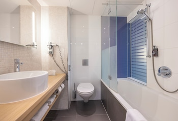 Luxury Room, Bathtub
