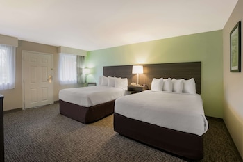 Standard Room, 2 Queen Beds, Accessible, Bathtub