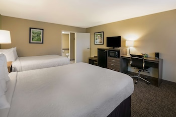 Standard Room, 2 Queen Beds, Accessible, Bathtub