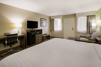 Standard Room, 1 King Bed, Non Smoking, Balcony