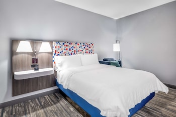 Room, 1 Queen Bed, Mobility Accessible, Microwave